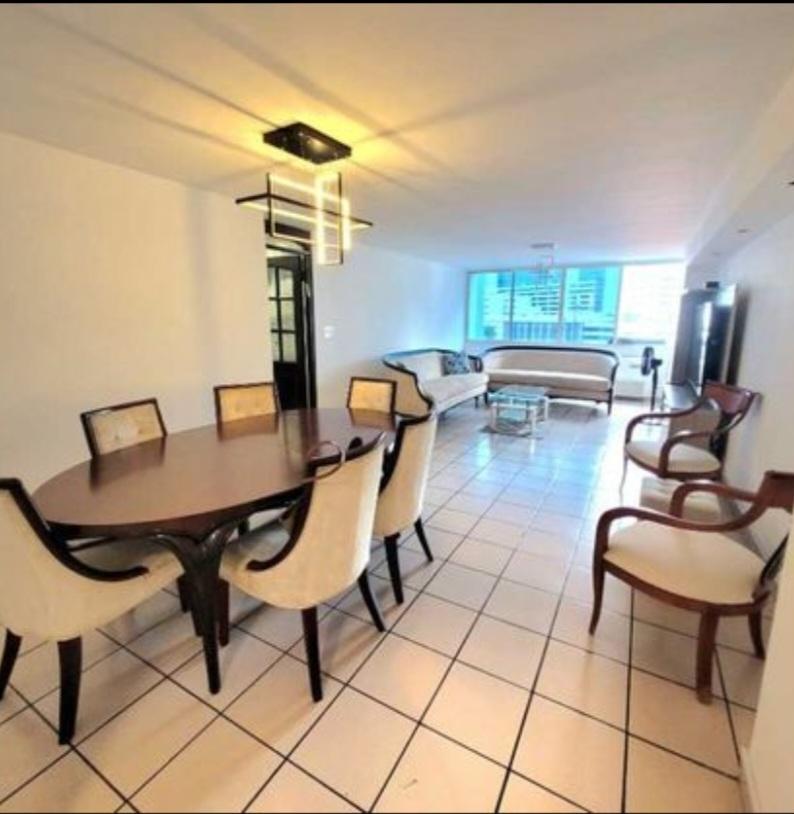 Apartamento en venta o alquiler en Marbella