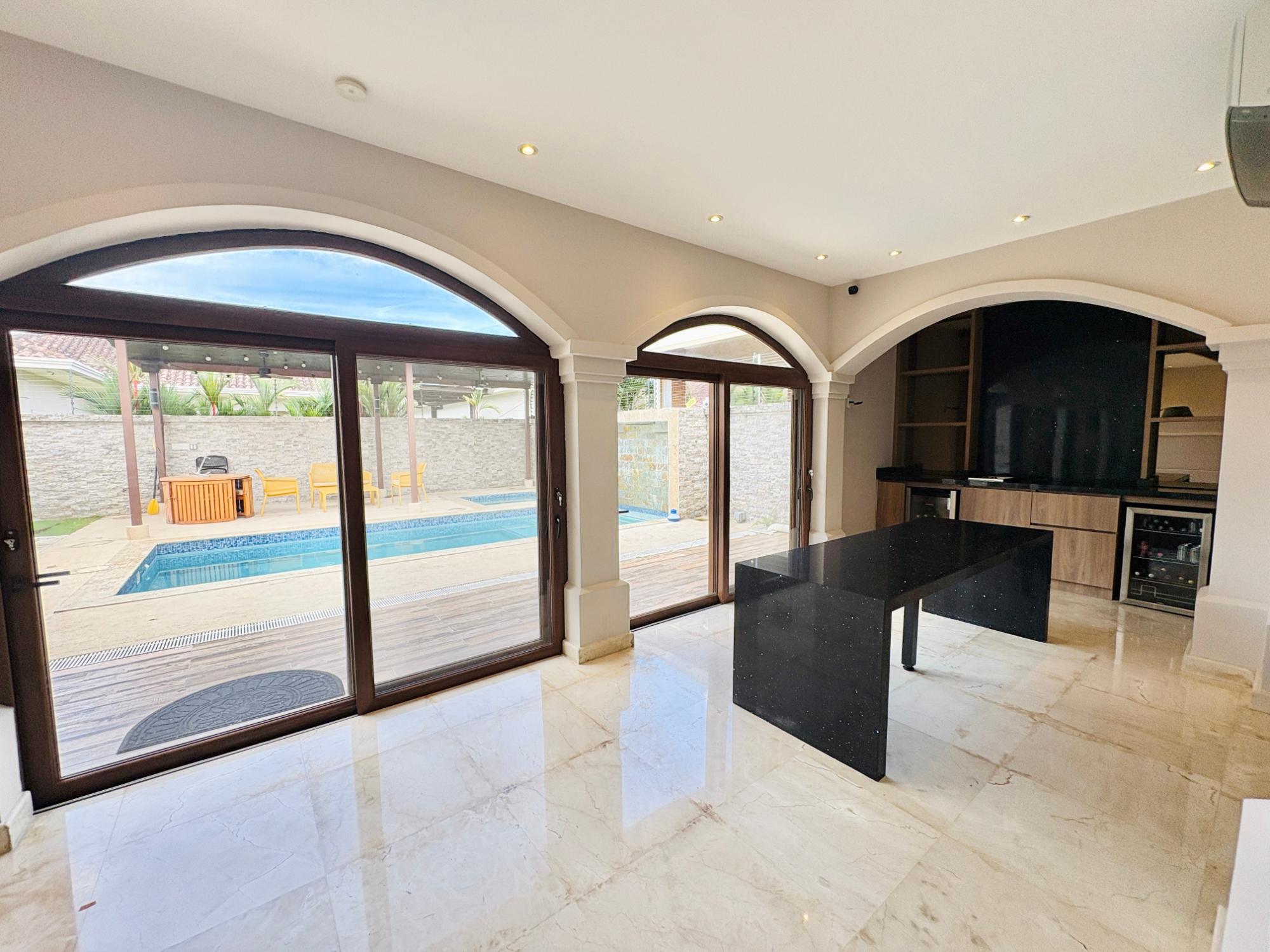 Casa en venta o alquiler en Costa Sur