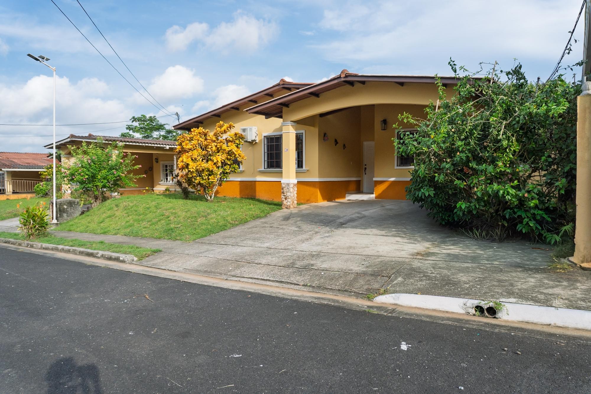 Casa en venta o alquiler en Las Villas de Arraiján