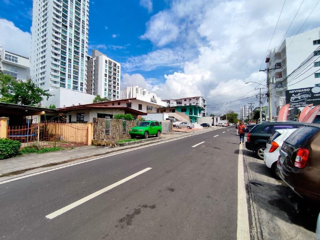 Terreno en venta en Parque Lefevre