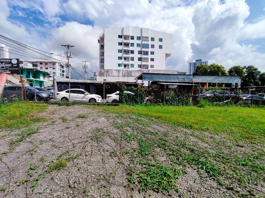 Terreno en venta en Parque Lefevre
