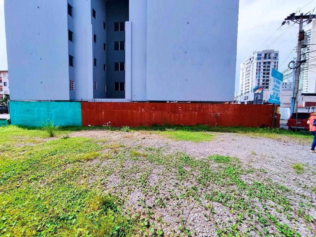 Terreno en venta en Parque Lefevre