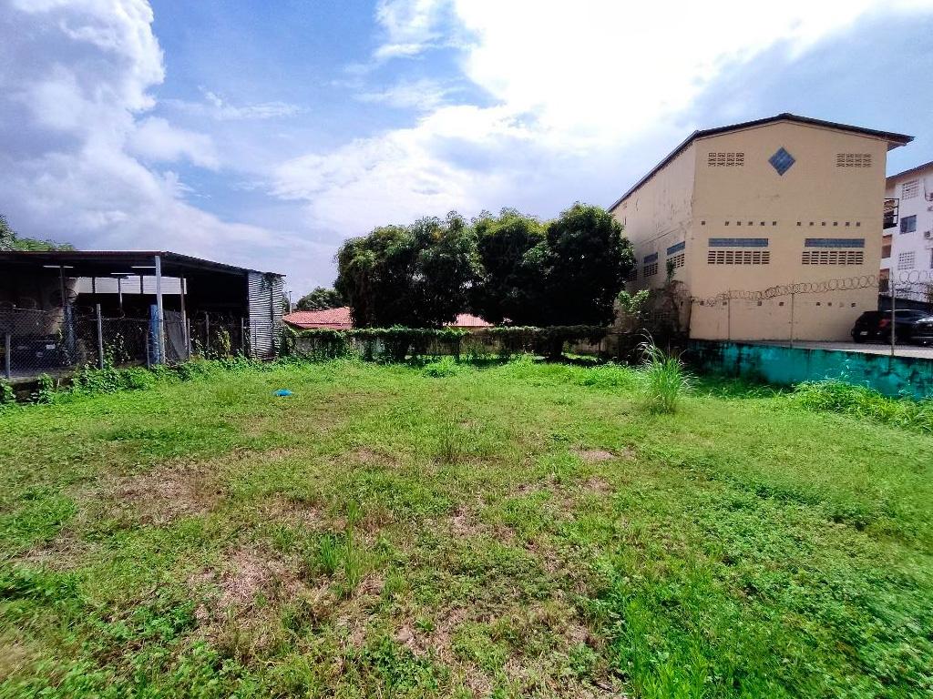 Terreno en venta en Parque Lefevre