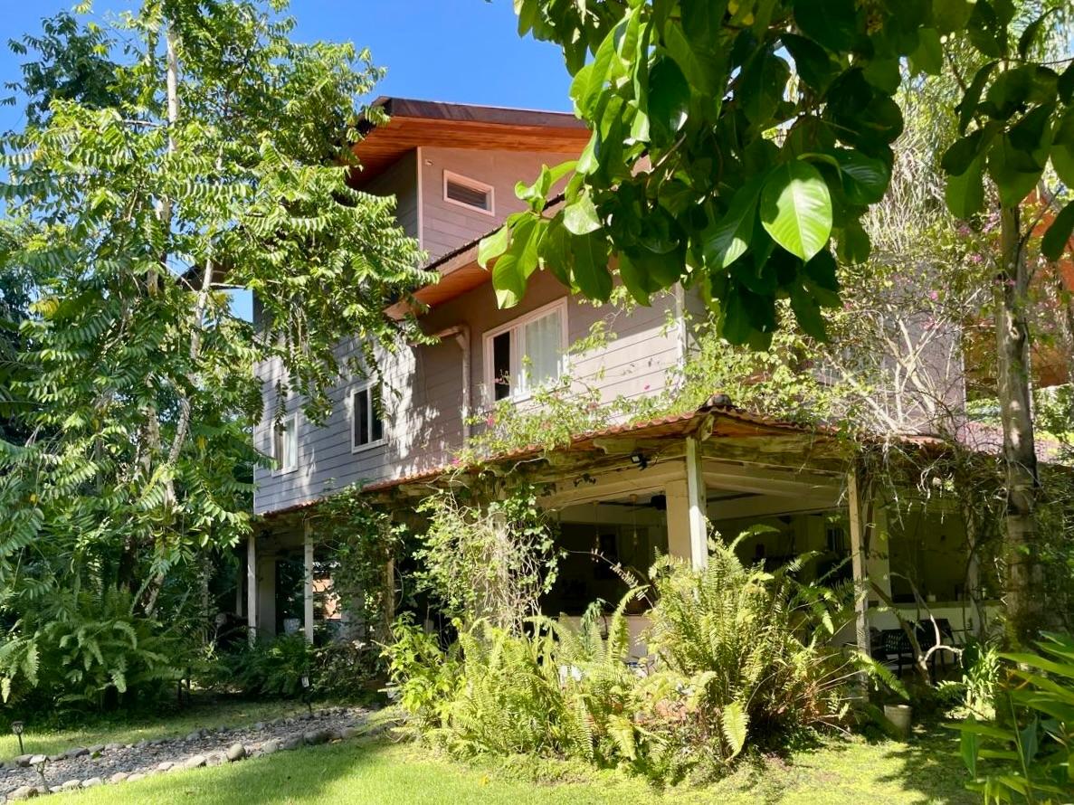 Casa en venta en Isla Colón
